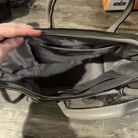 Grey and white Michael kors - Picture 2 of 2